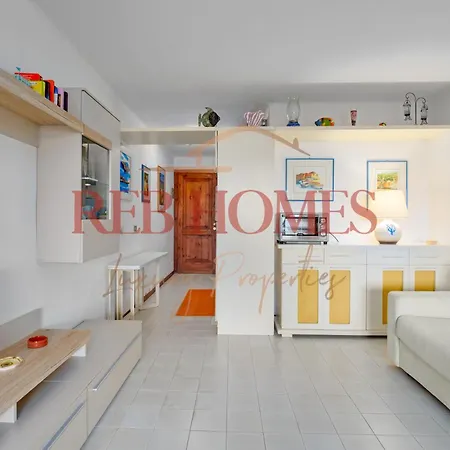 Punta Lepre Vista Mare Apartment *